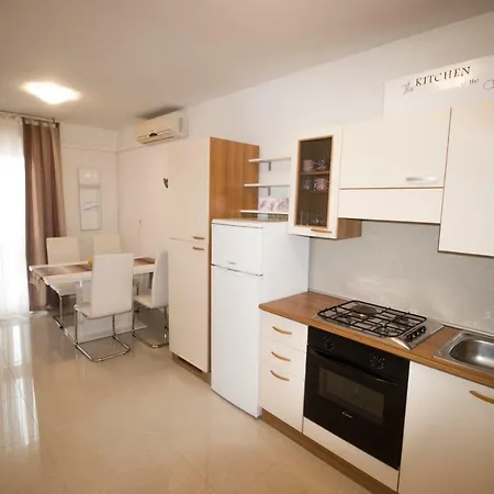 Apartman Ajduk شقة *